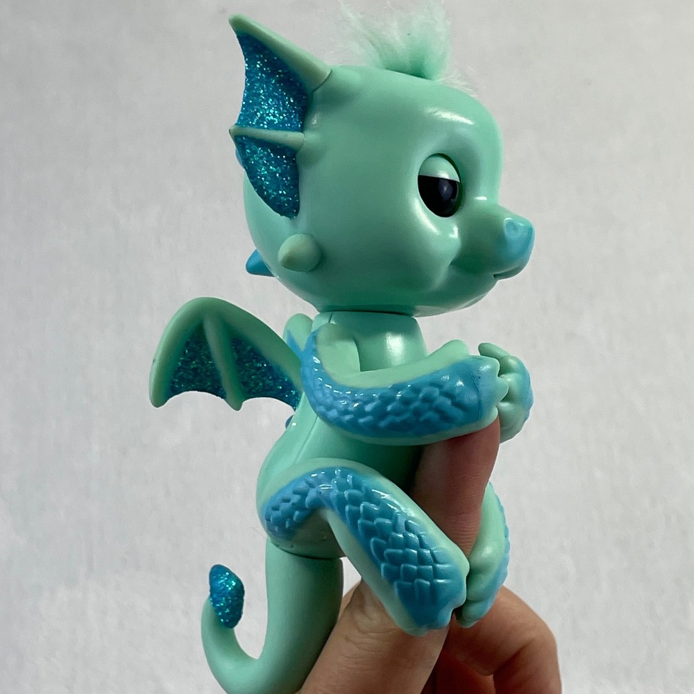 Working WowWee Fingerlings Baby Dragon Interactive Toy Mint Green Blue Glitter - Picture 7 of 9